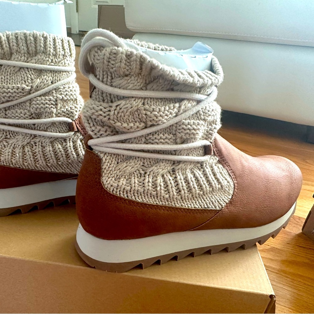 Merrell pull on knit leather boots